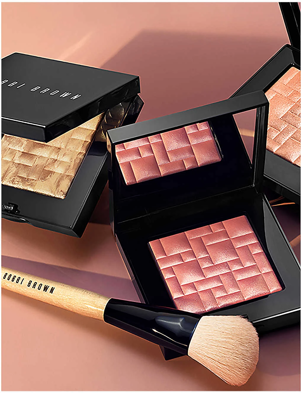 Bobbi Brown Highlighting Powder 3 Bobbi Brown Highlighting Powder - Image 3