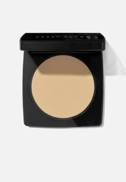 Bobbi Brown Sheer Finish Pressed Powder - Soft Sand​